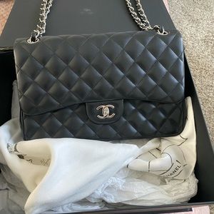AUTHENTIC Chanel lamb skin quilted medium double flap, black